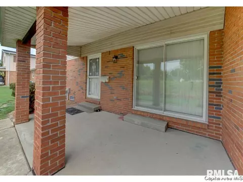 345 S Durkin Dr, Springfield, IL 62704 photo 2