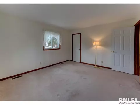 345 S Durkin Dr, Springfield, IL 62704 photo 6