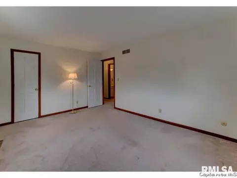 345 S Durkin Dr, Springfield, IL 62704 photo 7