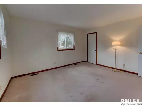 345 S Durkin Dr, Springfield, IL 62704 photo 5