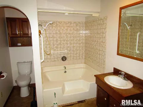 404 Carson St, Loami, IL 62661 photo 12
