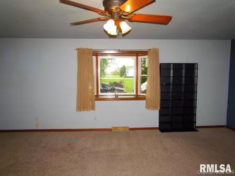 404 Carson St, Loami, IL 62661 photo 3