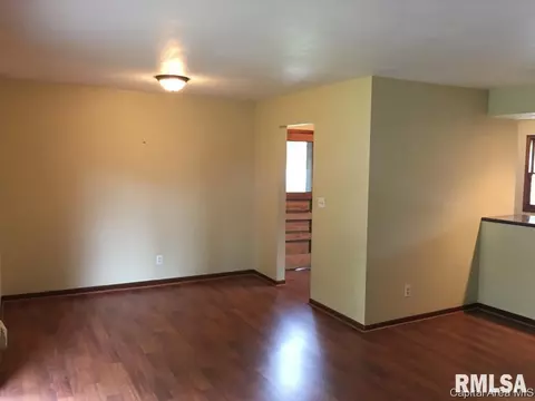 8 Cheyenne Dr, Springfield, IL 62711 photo 4