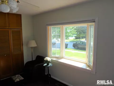 2335 Hampton Dr, Springfield, IL 62704 photo 3