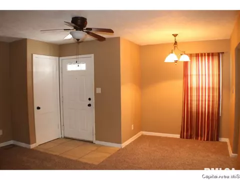 2076 N 19th St, Springfield, IL 62702 photo 2
