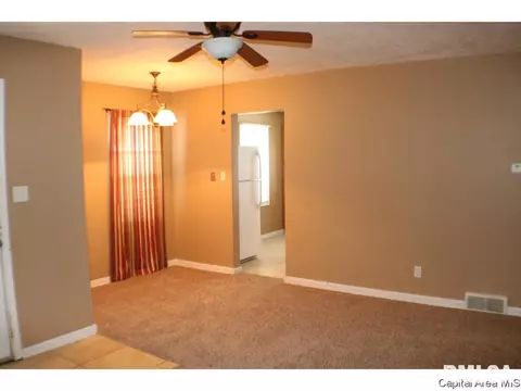 2076 N 19th St, Springfield, IL 62702 photo 3