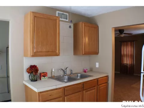 2076 N 19th St, Springfield, IL 62702 photo 7