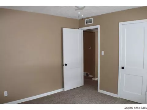 2076 N 19th St, Springfield, IL 62702 photo 10