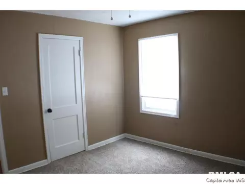 2076 N 19th St, Springfield, IL 62702 photo 9
