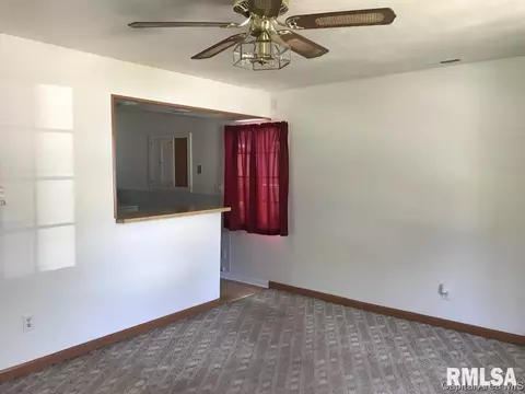 8 Garnet Ct, Springfield, IL 62703 photo 2