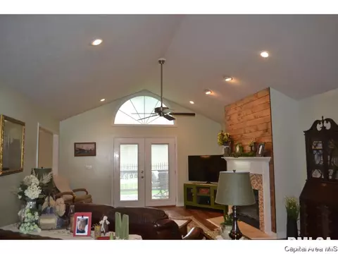 4640 Barrington, Springfield, IL 62711 photo 4