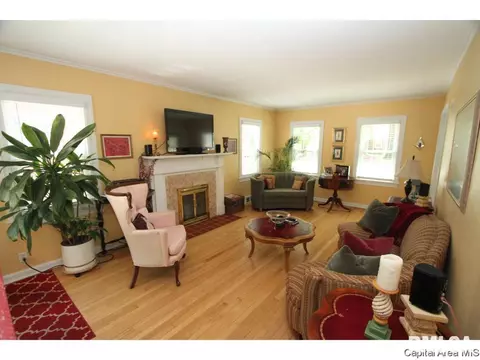 1515 W Edwards, Springfield, IL 62704 photo 2