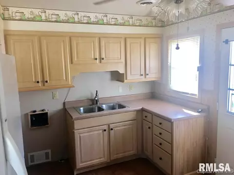 2314 E Black Ave, Springfield, IL 62702 photo 3