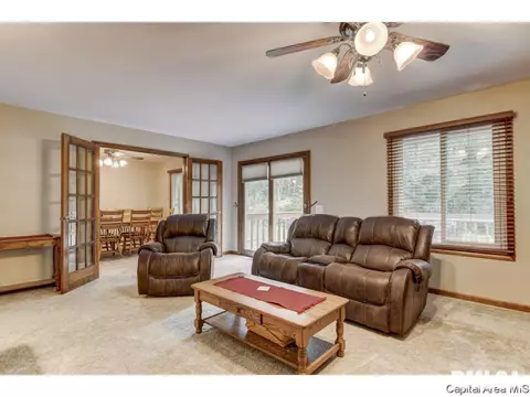 1108 Wakefield Dr, Springfield, IL 62704 photo 4