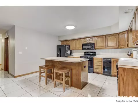1108 Wakefield Dr, Springfield, IL 62704 photo 9