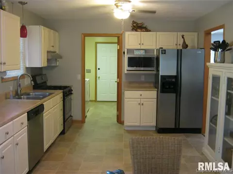 1099 Willowbrook Dr, Springfield, IL 62711 photo 8