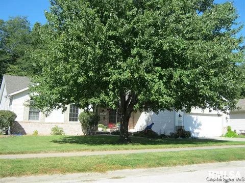 1099 Willowbrook Dr, Springfield, IL 62711 photo 2