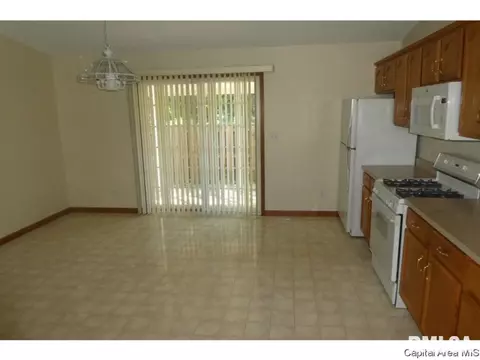 3219 Red Oak Ln, Springfield, IL 62712 photo 5