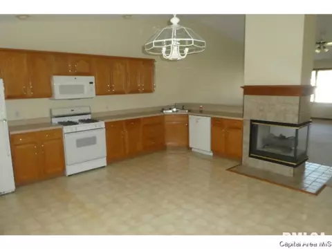 3219 Red Oak Ln, Springfield, IL 62712 photo 4