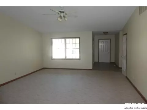 3219 Red Oak Ln, Springfield, IL 62712 photo 2