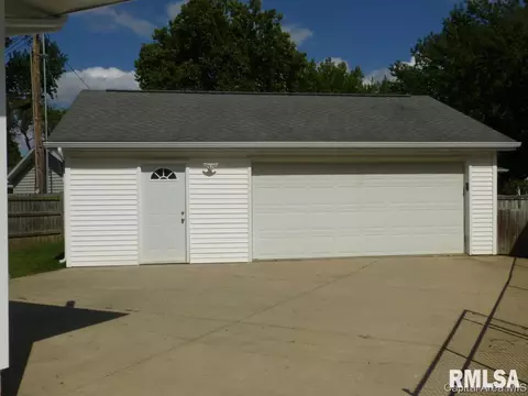 2104 N 23rd St, Springfield, IL 62702 photo 2