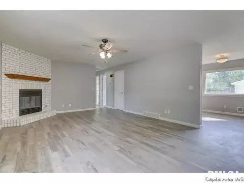 2700 Queensway Rd, Springfield, IL 62703 photo 9