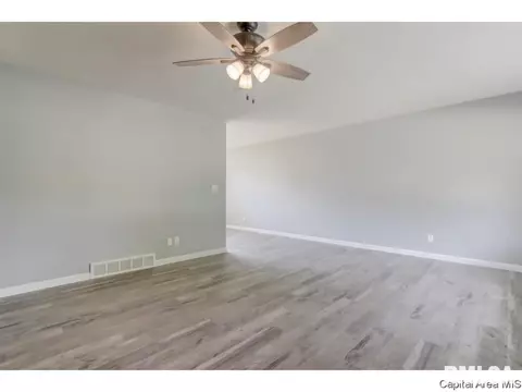 2700 Queensway Rd, Springfield, IL 62703 photo 10