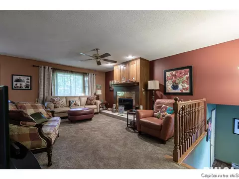 1909 Waterford Dr, Springfield, IL 62703 photo 2