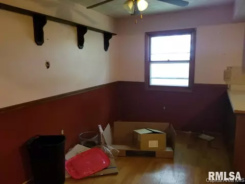 506 W Wright St, Virden, IL 62690 photo 6