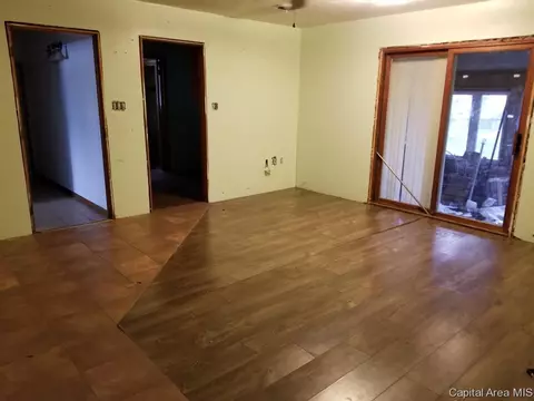 506 W Wright St, Virden, IL 62690 photo 4