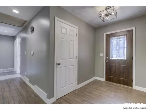 2721 Arrowhead Dr, Springfield, IL 62702 photo 2