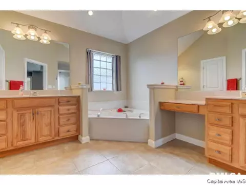 2716 Newcastle, Springfield, IL 62711 photo 17