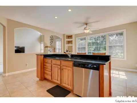 2716 Newcastle, Springfield, IL 62711 photo 9