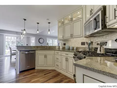 3801 Huxley Dr, Springfield, IL 62711 photo 2