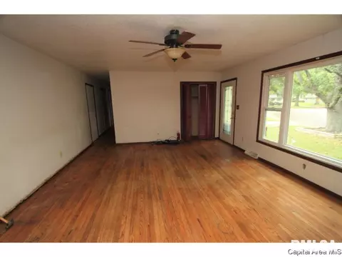142 Dawn Dr, Springfield, IL 62702 photo 2