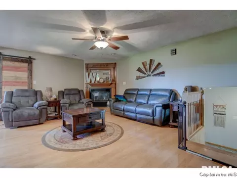 4056 Bissell Rd, Springfield, IL 62707 photo 4