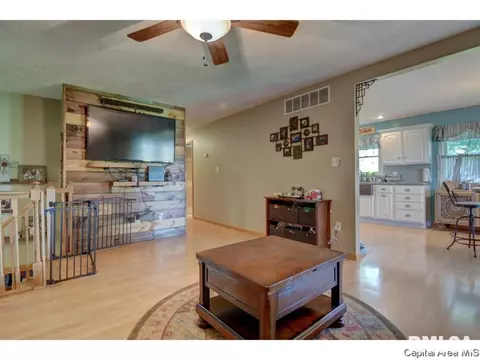 4056 Bissell Rd, Springfield, IL 62707 photo 3