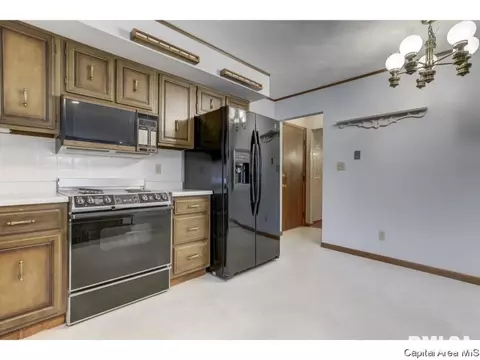 2432 Manchester, Springfield, IL 62704 photo 14