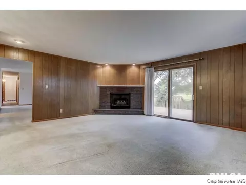 2432 Manchester, Springfield, IL 62704 photo 9