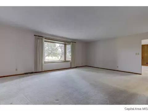 2432 Manchester, Springfield, IL 62704 photo 4