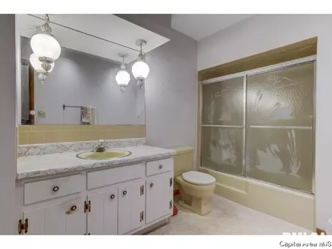 2432 Manchester, Springfield, IL 62704 photo 18