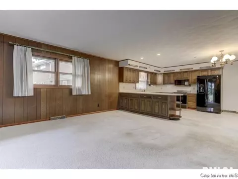 2432 Manchester, Springfield, IL 62704 photo 10
