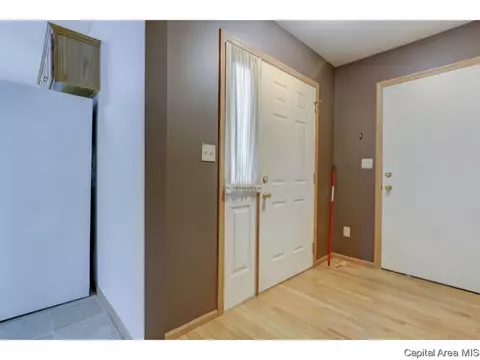 6411 Brent Dr, Springfield, IL 62712 photo 2
