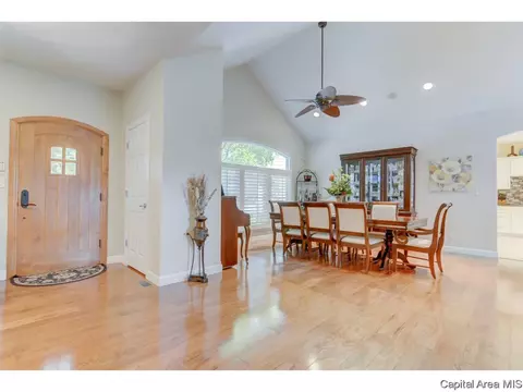12 Hickory Hills Dr, Springfield, IL 62707 photo 3