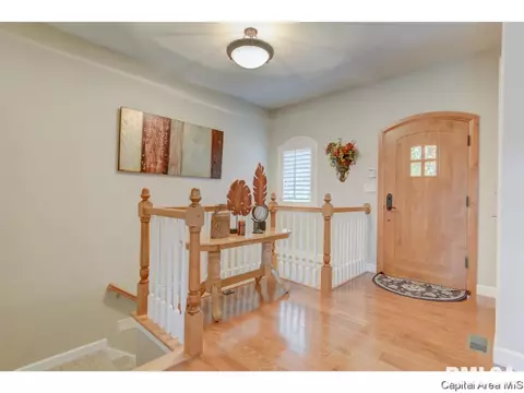 12 Hickory Hills Dr, Springfield, IL 62707 photo 2