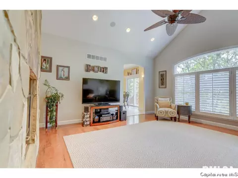 12 Hickory Hills Dr, Springfield, IL 62707 photo 8