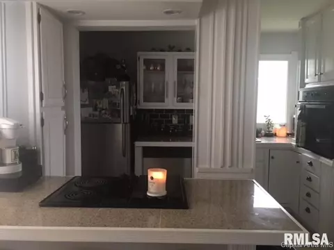 630 W Edwards St, Springfield, IL 62704 photo 5