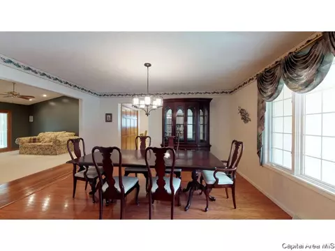 1027 Willowbrook Dr, Springfield, IL 62711 photo 3