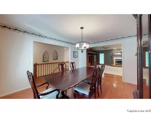 1027 Willowbrook Dr, Springfield, IL 62711 photo 4