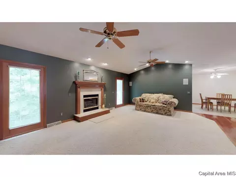 1027 Willowbrook Dr, Springfield, IL 62711 photo 7